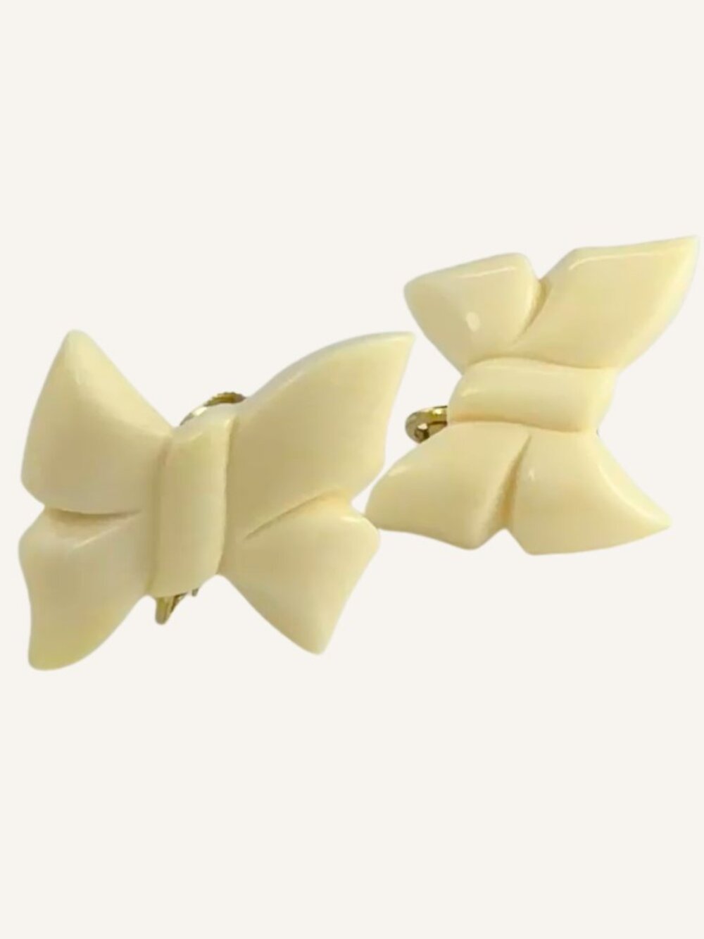 Bakelite Vintage Bow Earrings Cream Ivory Carved Clip On Retro